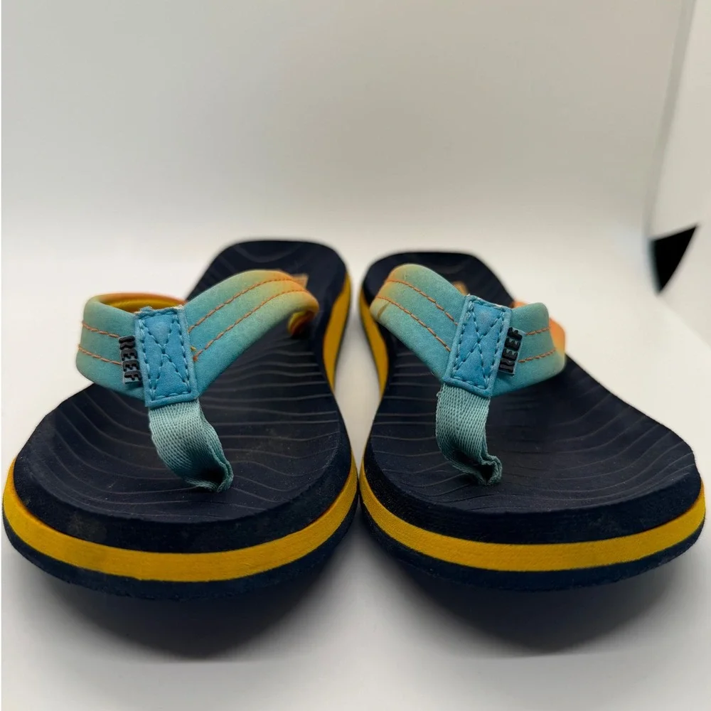 Reef Kids Ahi Flip Flops Blue Orange Ombre Sunset‎ Beach Sandals Size 4 Big Kid